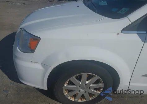 2016 Chrysler Town & Country Touring from USA, damaged, VIN 2C4RC1BG6GR240328